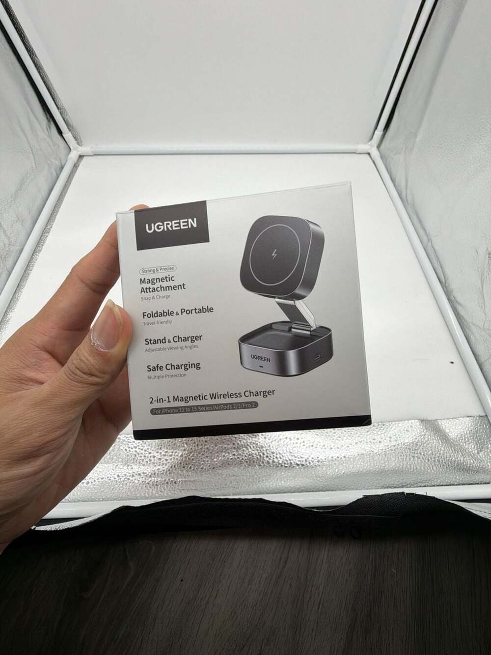 UGREEN 2-in-1 Magnetic Wireless Charger Compact Foldable Charging Station